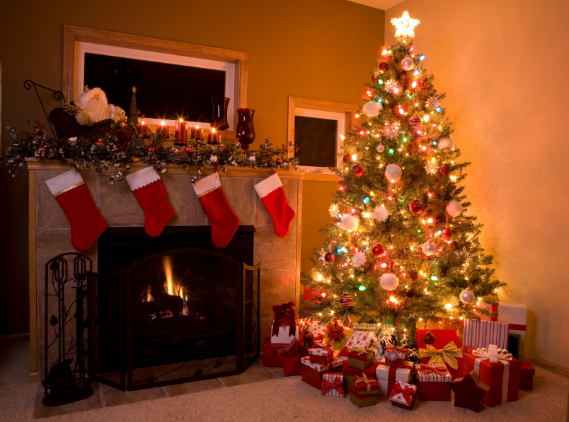 Traditional-Christmas-Tree-Setting-with-fireplace | Architecture & Interior Design